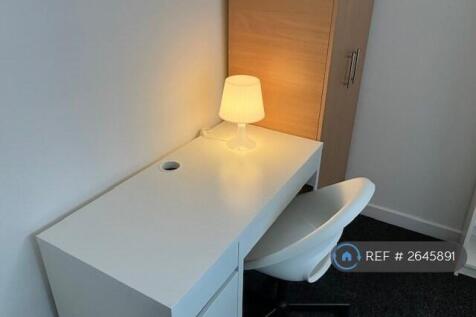 Top Floor En-Suite Bedroom