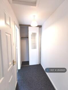 Hallway / Fitted Wardrobe