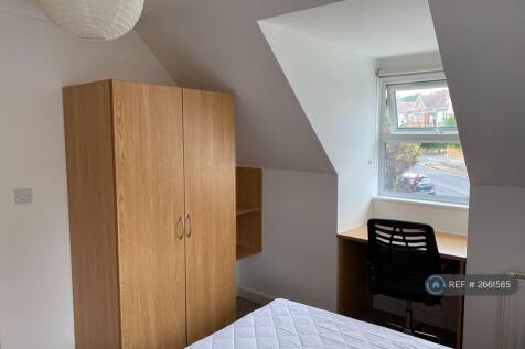 Bedroom 2 Storage &amp; Desk