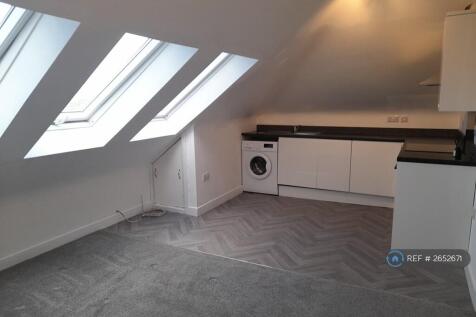 Lounge &amp; Modern Kitchen 