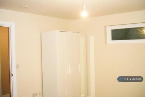 1st Double Bedroom With Wardrobe