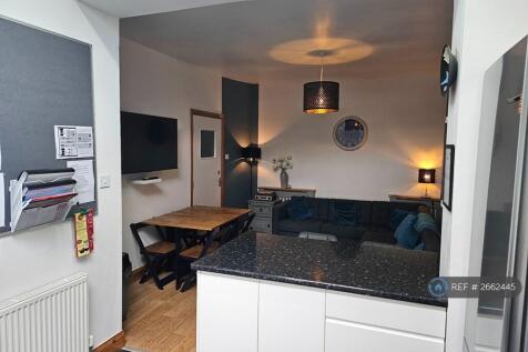 Kitchen/ Living Area