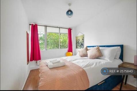 Double Bedroom Available