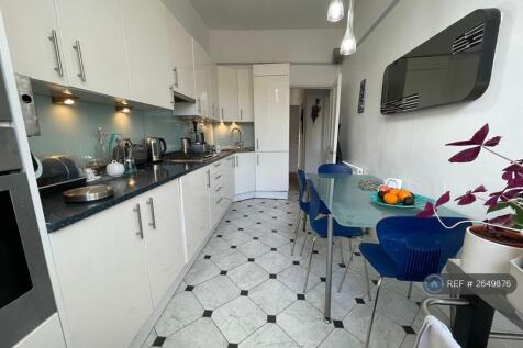 Kitchen Table Sits 6