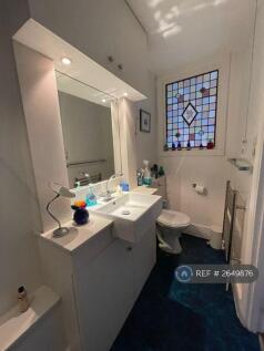 Small But Functional Bathroom