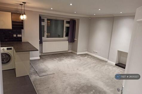 Open Lounger/ Kitchen