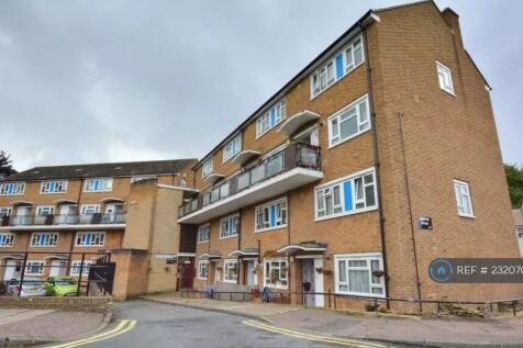 2 Bedroom Maisonette With Secure Entry Into Block
