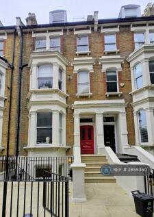 Second Floor Flat With Communal Entry And Buzzer