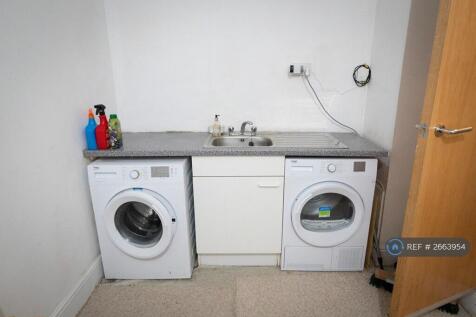 Garage/ Utility Room