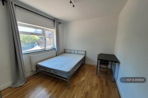 First Floor Rear Room £990
