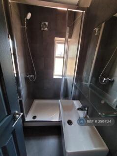 Separate Shower Room