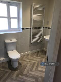 Family Bathroom - View 1