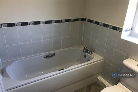 Family Bathroom - Facing Bath