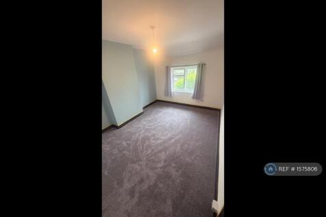 Room 2-1st Floor Large Double, Single Occupant