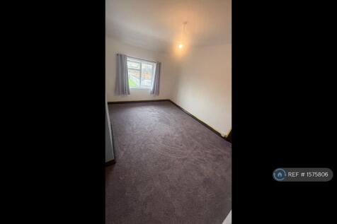 Room 2-1st Floor Large Double, Single Occupant