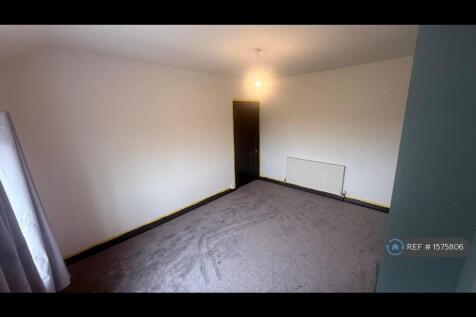 Room 2-1st Floor Large Double, Single Occupant