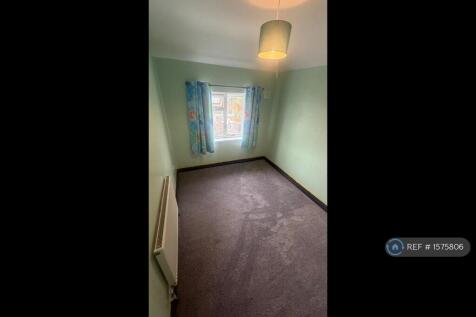 Room 3-1st Floor Small Double, Single Occupant