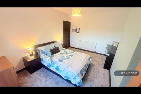 Room 2-1st Floor Large Double, Single Occupant