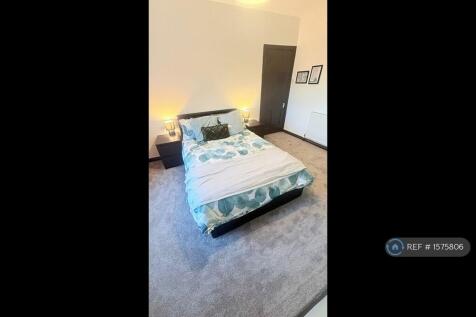 Room 2-1st Floor Large Double, Single Occupant