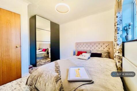 Bedroom 3 (King Size Bed)