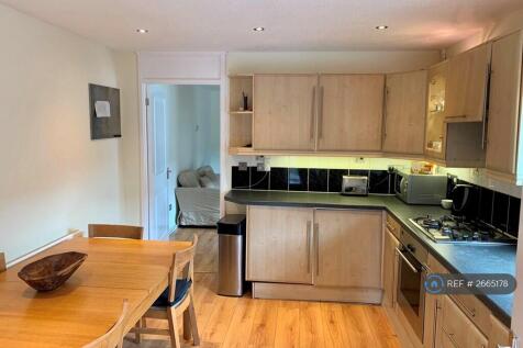 Kitchen Including 6 Seater Table