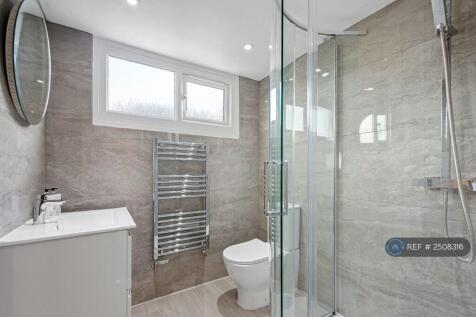 Private Bathroom For Bedroom 4