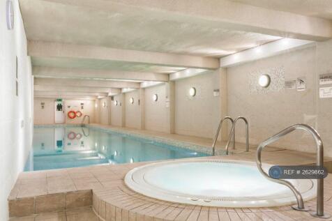 Residents Pool & Jacuzzi