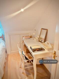 Extra Large, With Desk Area