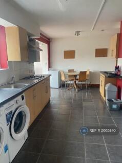 Kitchen / Dining Area