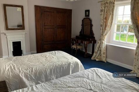 Twin/ Superking Bedroom