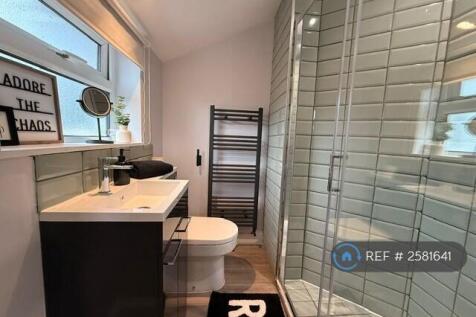 Room 2 Ensuite
