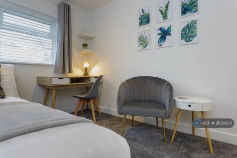 Bright Spacious Room With Space To Work Room 1