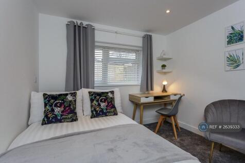 Comfy Double Bed - Bedroom 1