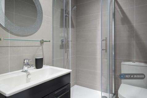 Private En-Suite - Bedroom 1