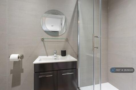 Private Ensuite - Bedroom 5