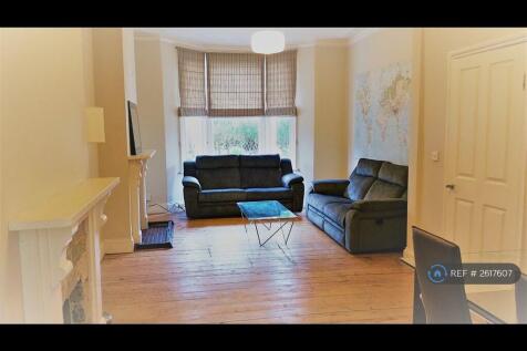 Through Lounge With Recliner Sofas