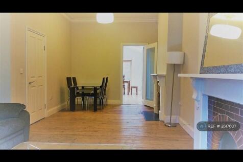 Living Room With Dining Area 25&#39;6 x 12&#39;7