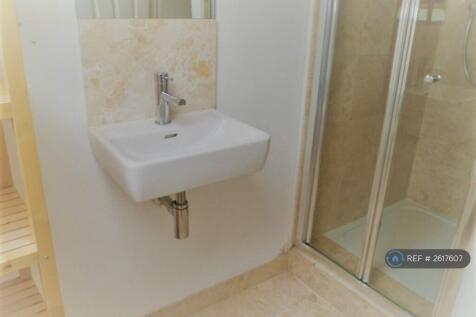 1st En-Suite Bathroom