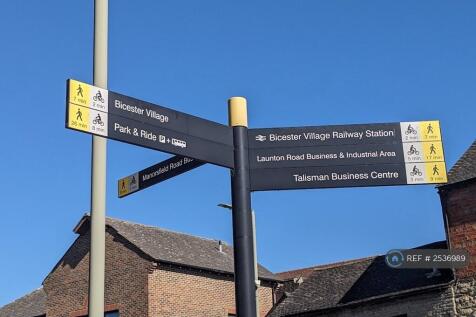 Town Centre 3 Minutes Walk