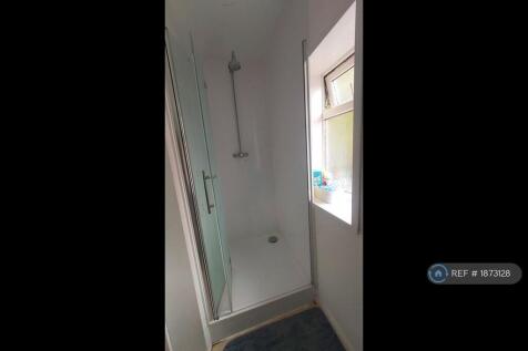 Upstairs Shower 