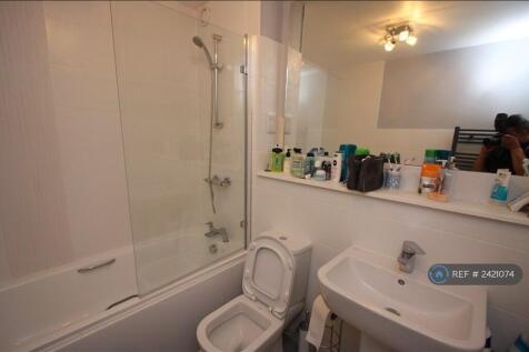 Clean Bright Shared Bathroom