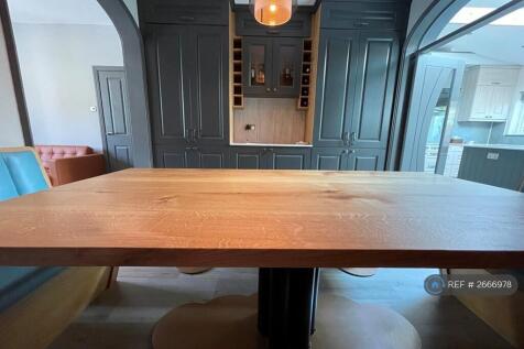 Dining Room (2/2) (Shared)