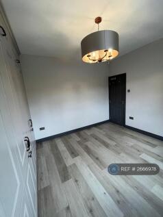 Bedroom (2/2) (Private)