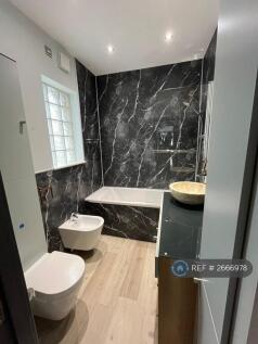 Bathroom (2/3) (Private)