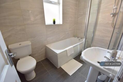 Middle Floor Bathroom