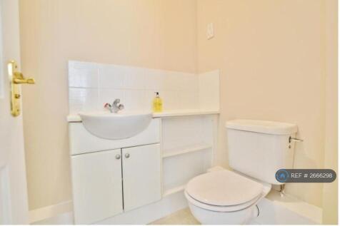 En-Suite Bathroom 
