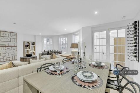 Lounge / Dining