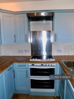 Kitchen - Double Oven, Grill, Hob And Extractor
