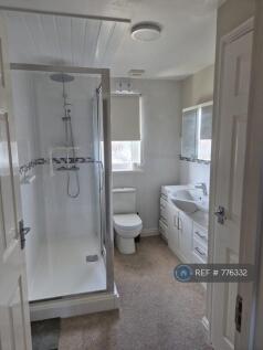 Bathroom (Primary)