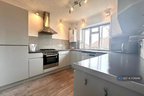 Updated Kitchen With Dishwasher & Washing Machine